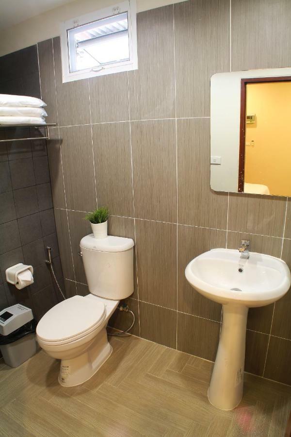 S'Prima Hostel Phitsanulok Eksteriør billede